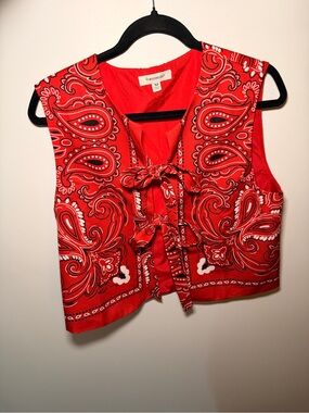 Francesca's Collections Red Paisley Tie-Front Crop Top